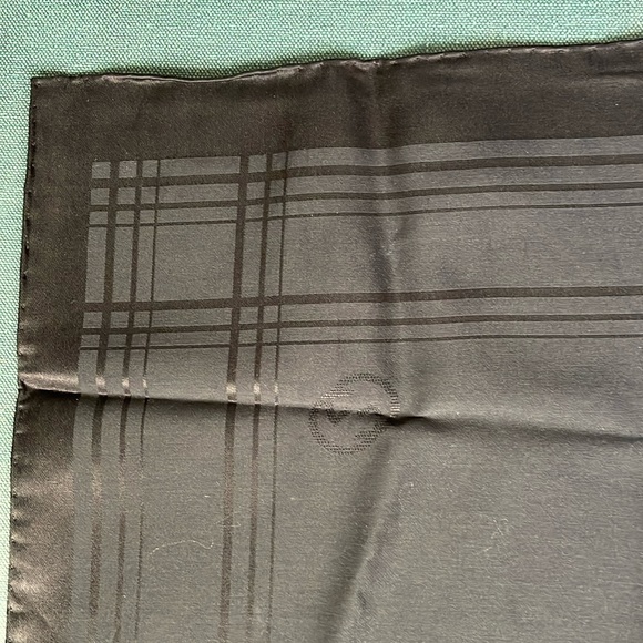 Authentic Gucci Pocket Square - Picture 3 of 12